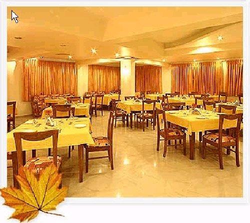 Mapple Viva Goa Resort Calangute Restaurant photo