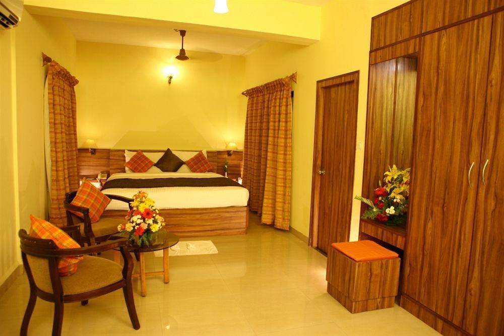 Mapple Viva Goa Resort Calangute Exterior photo